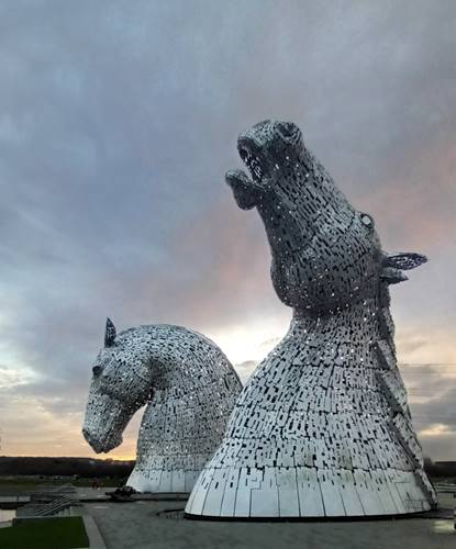 A horse statues outside

Description automatically generated with medium confidence